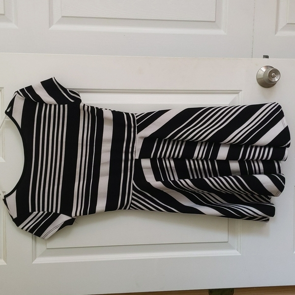 Striped A line Dress - Picture 4 of 4